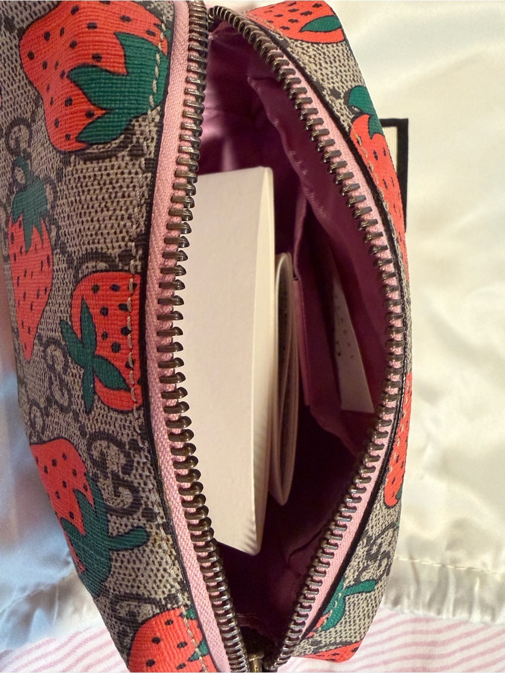 Gucci Strawberry GG Supreme Canvas Cosmetic Pouch ๐ ๐ - Picture 10 of 14